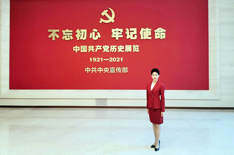 3.讲解员陈倩2020年借调到由中宣部举办的“不忘初心、牢记使命”中国共产党历史展览担任讲解工作，并被授予“金牌讲解员”荣誉称号.jpg