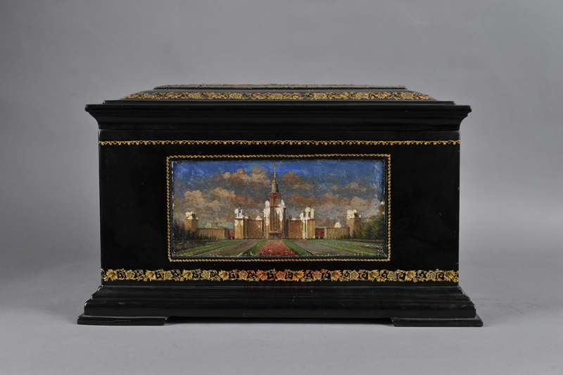 1952年斯大林赠给周恩来的工艺漆盒