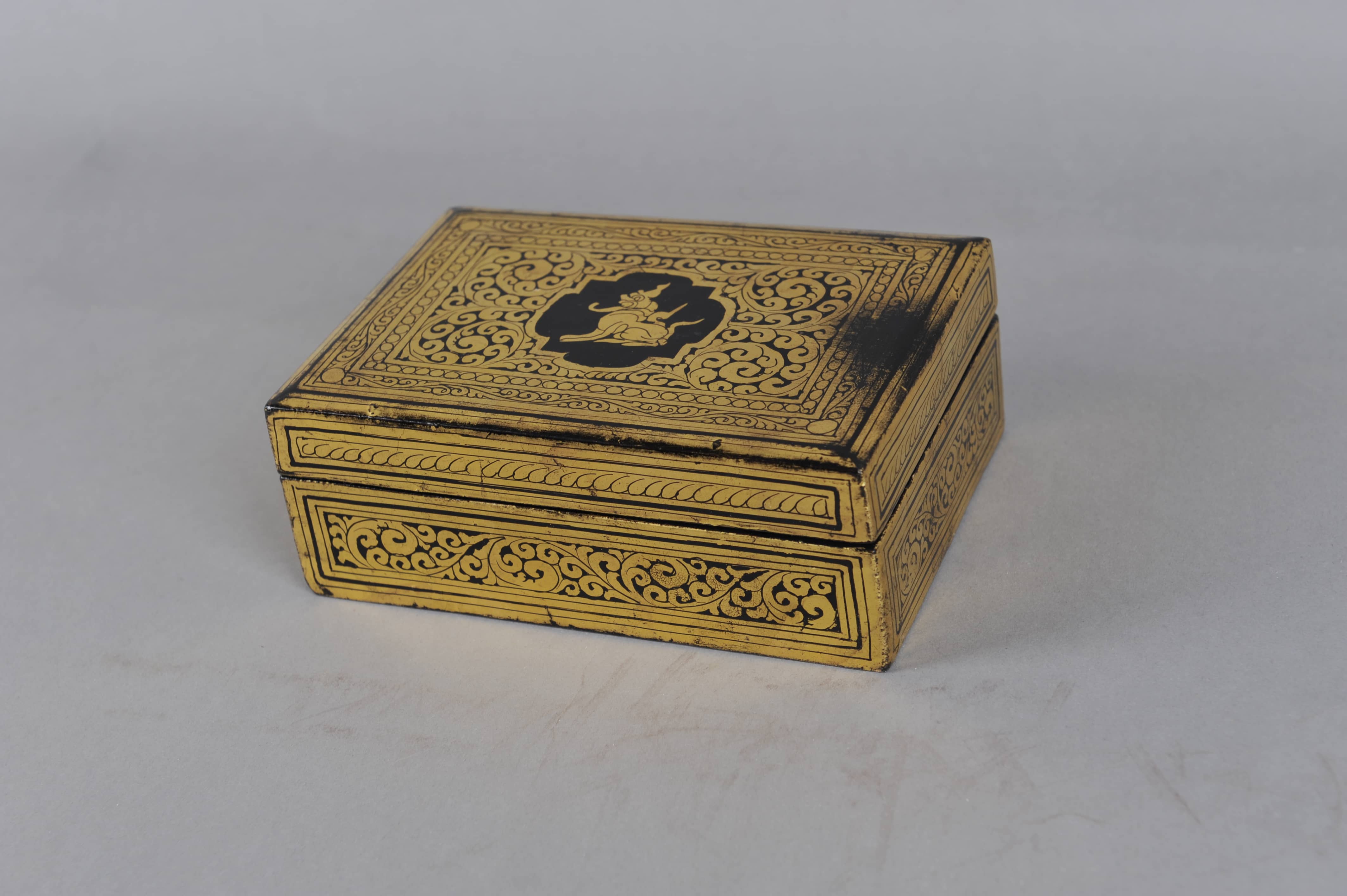 缅甸领导人奈温赠给周恩来的烟盒