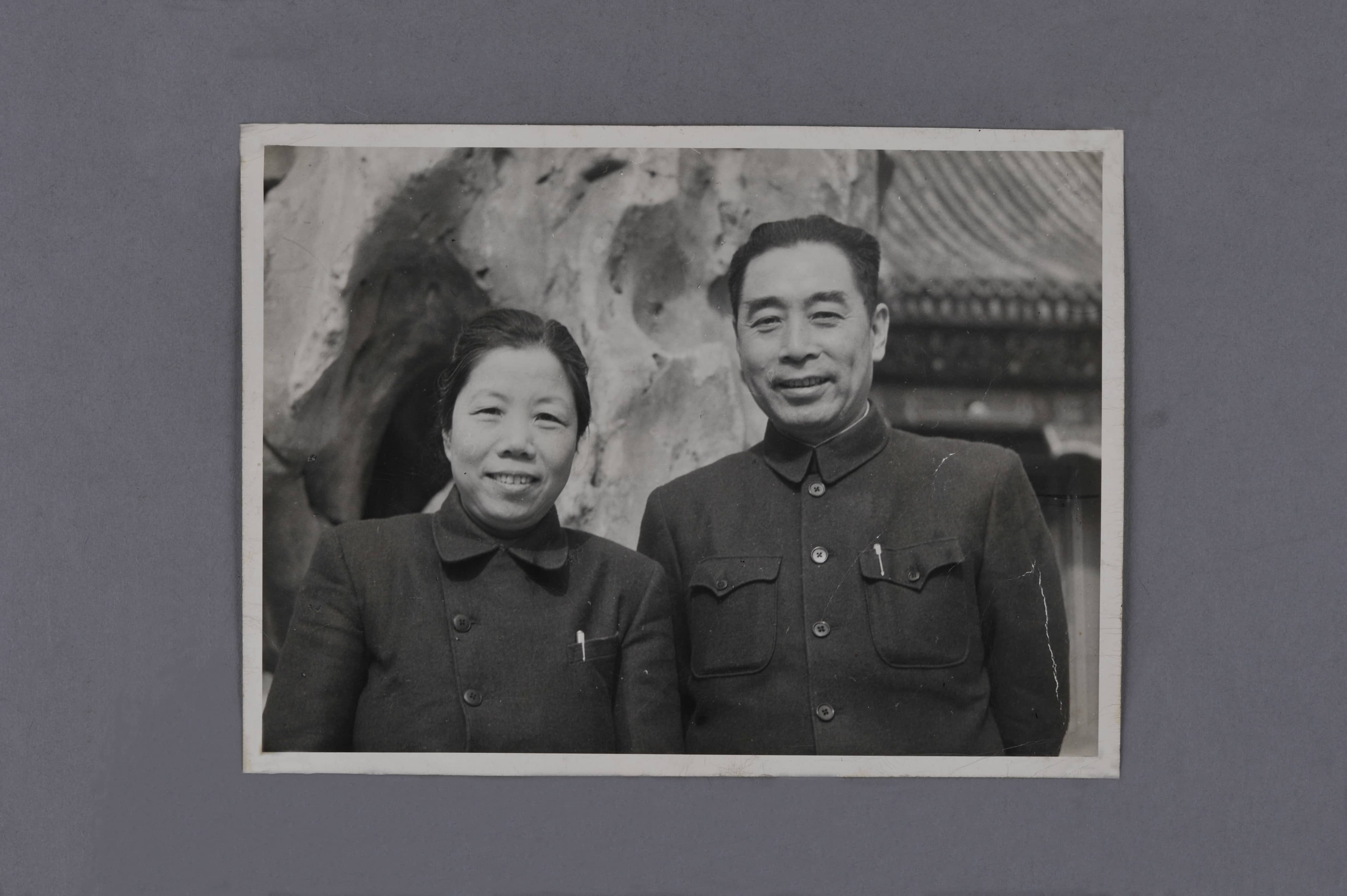 周恩来、邓颖超送给韩宗琦的照片