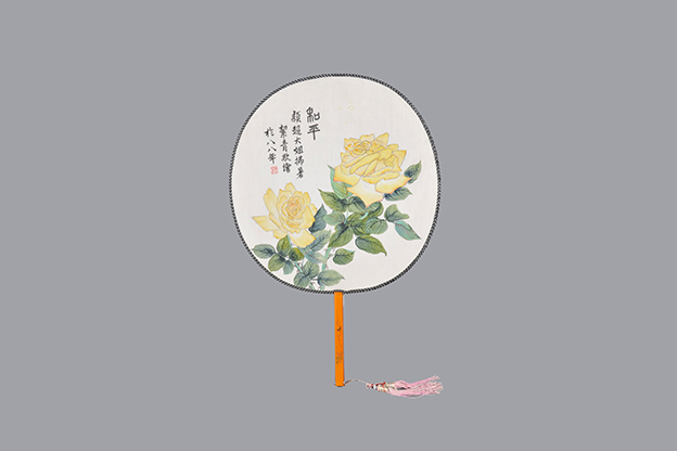 胡絜青送给邓颖超的团扇